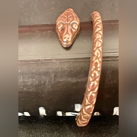 Very detailed solid copper snake ring and snake pattern earrings - Picture 6 of 11